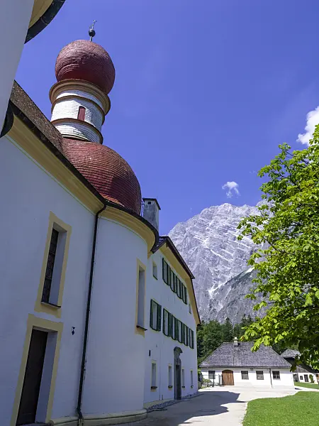 439131 - Pilgrimage church St. Bartholomew with Mount Watzmann (2713 m), Berchtesgaden National Park, Germany