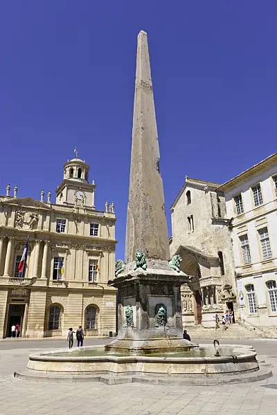 557229 - Place de la République and obelisk, Arles, Provence, France