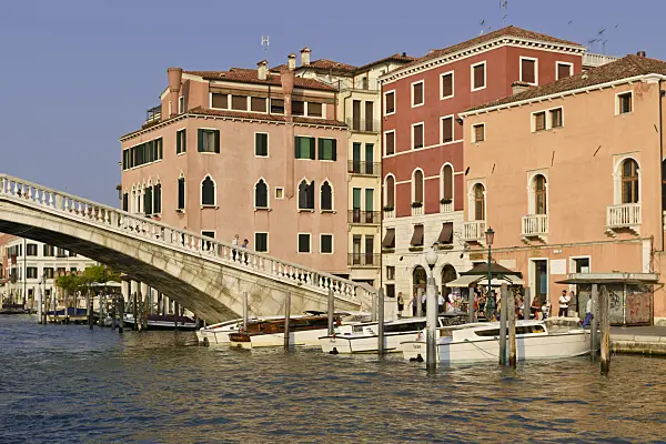 568063 - Ponte degli Scalzi and Palazzo Foscari Contarini, Venice, Italy