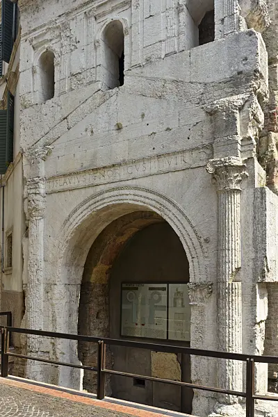 568030 - Porta Leoni, Verona, Italy