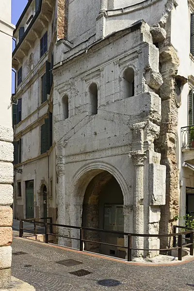 568031 - Porta Leoni, Verona, Italy