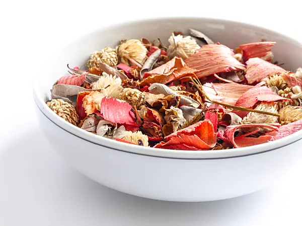 433001 - Potpourri of dried leaves and blossoms