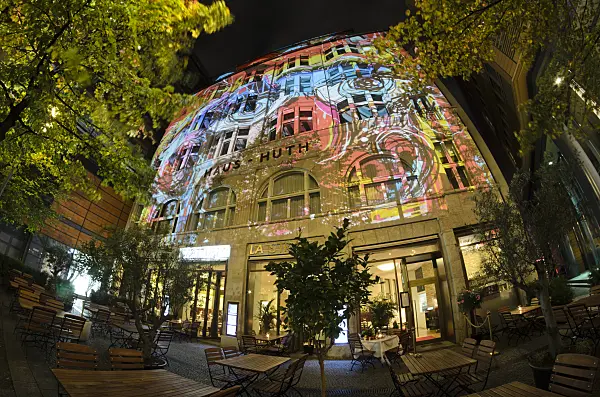 561009 - Projection lumineuse à Haus Huth, Potsdamer Platz, Berlin, Allemagne
