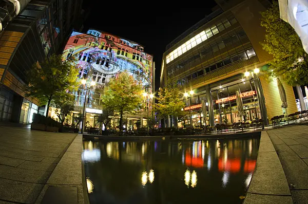 561011 - Projection lumineuse à Haus Huth, Potsdamer Platz, Berlin, Allemagne