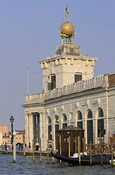 568094 - Punta della Dogana, Venice, Italy
