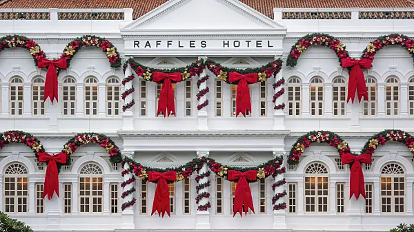 455421 - Raffles Hotel with Christmas decoration, Singapore