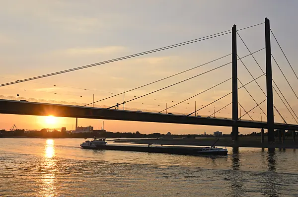 560033 - Rheinkniebrücke, Düsseldorf, Germany