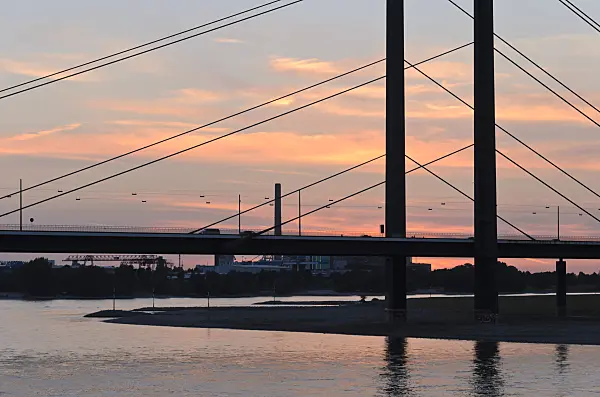 560034 - Rheinkniebrücke, Düsseldorf, Germany