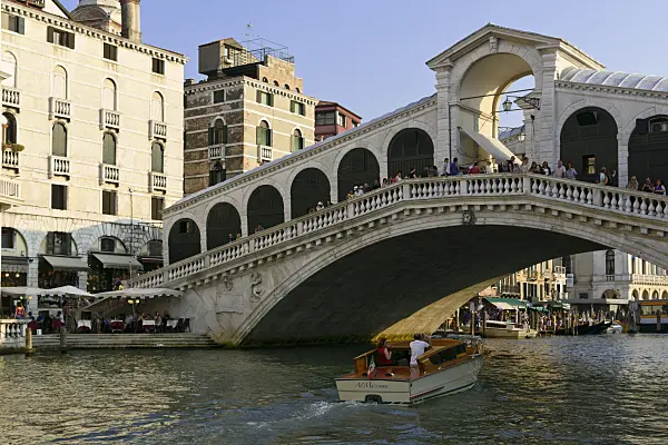 568079 - Rialto Bridge, Venice, Italy