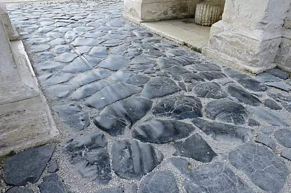 568055 - Roman street at Arco dei Gavi, Verona, Italy