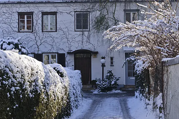 468009 - Row houses in winter, Berlin, Germany