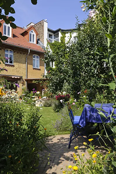 474347 - Seating area in a backyard garden