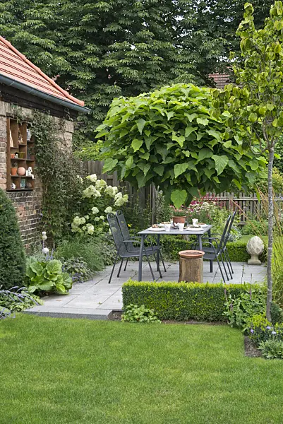 559006 - Seating area in a garden