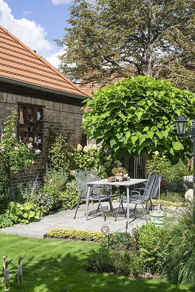 625011 - Seating area in a garden
