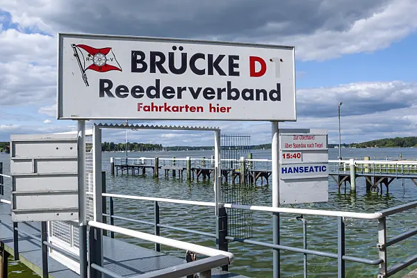 452092 - Shipping pier at Lake Wannsee, Berlin, Germany