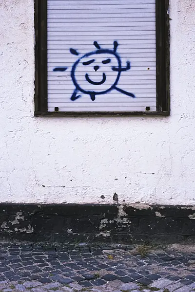 381069 - Smiley on a grey wall, Erfurt, Germany