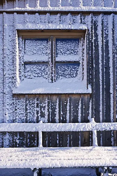 385027 - Snow-covered hut, Bavaria, Germany