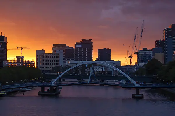 455137 - Sonnenuntergang über dem Yarra River mit der Skyline von Melbourne, Australien