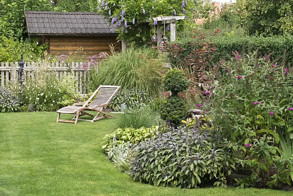 609002 - Staudengarten mit Gartenliege