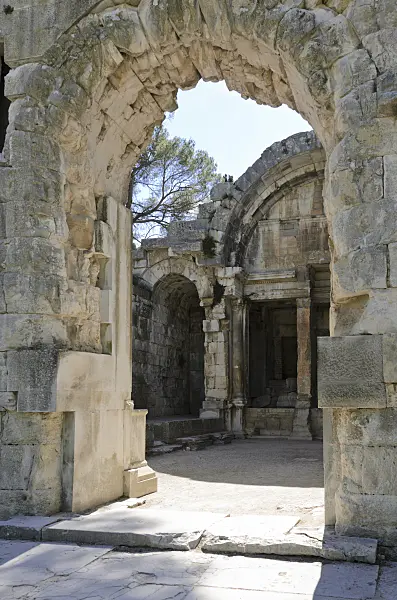557309 - Temple de Diane, Jardins de la Fontaine, Nîmes, Frankreich