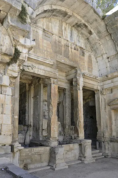 557310 - Temple de Diane, Jardins de la Fontaine, Nîmes, Frankreich