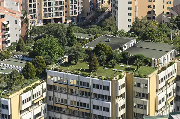 533073 - Toit en terrasse sur un bâtiment administratif, Monaco
