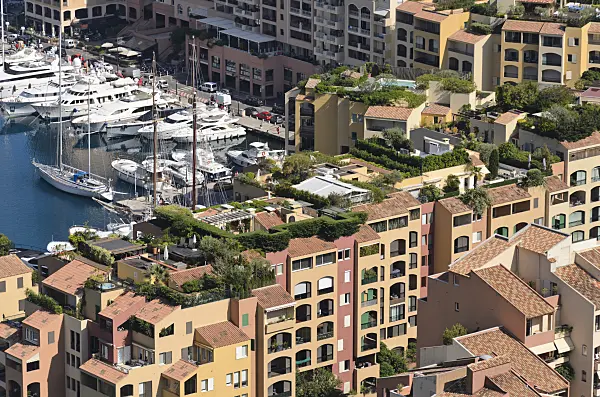 533074 - Toits en terrasse sur des maisons d'habitation, Monaco