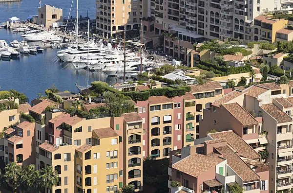 533092 - Toits en terrasse sur des maisons d'habitation, Monaco