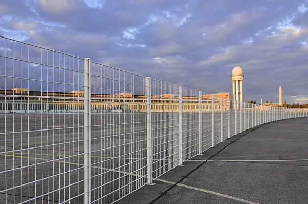 525443 - Tour radar de l'ancien aéroport international de Berlin-Tempelhof, Tempelhofer Freiheit, Berlin, Allemagne