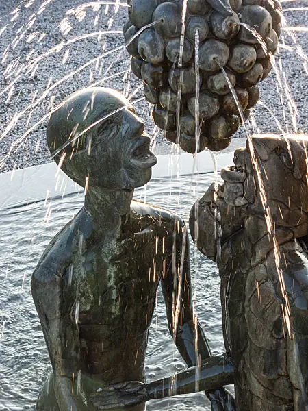 415065 - Vogelbrunnen, Britzer Garten, Berlin, Deutschland