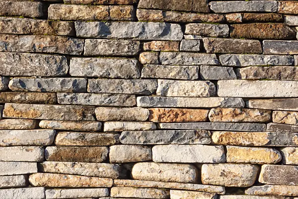 455029 - Wall of loose, hewn stone slabs