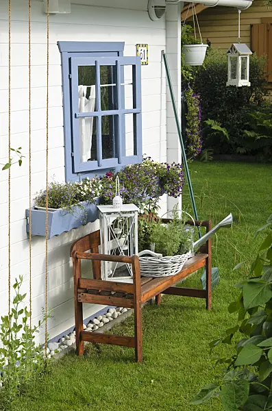 534282 - White garden house with bench