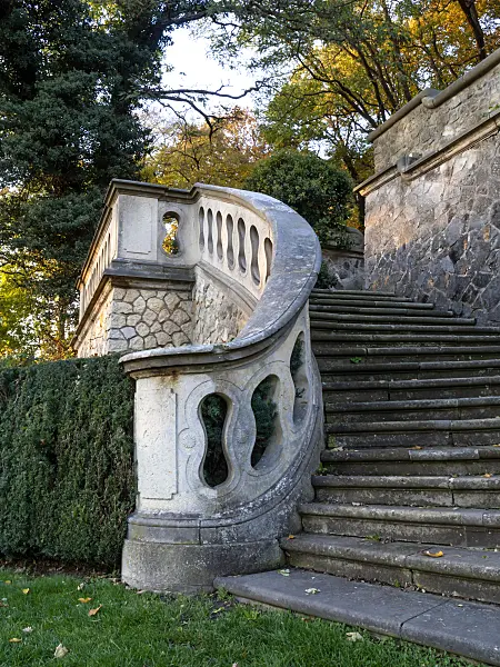 465298 - Wide winding stone staircase with stone railing and well-kept lawn, Römischer Garten, Hamburg, Germany
