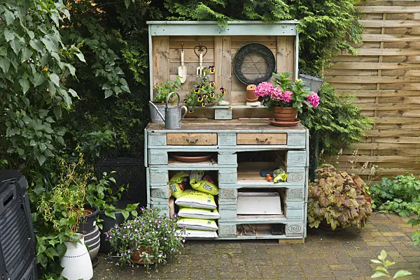 534238 - Work table made of wooden pallets