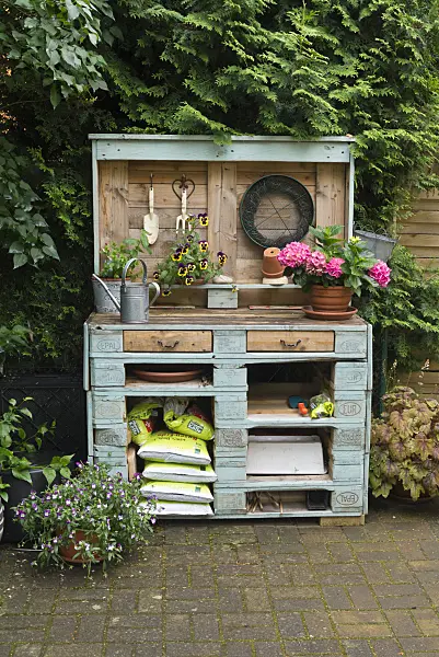 534239 - Work table made of wooden pallets