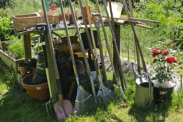 500212 - Workbench with gardening tools