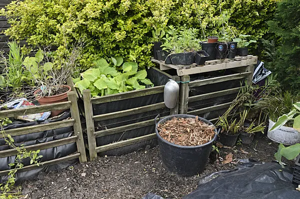 534056 - Workplace in the garden